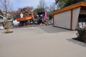 Farbiger Asphalt vor Ort gemischt