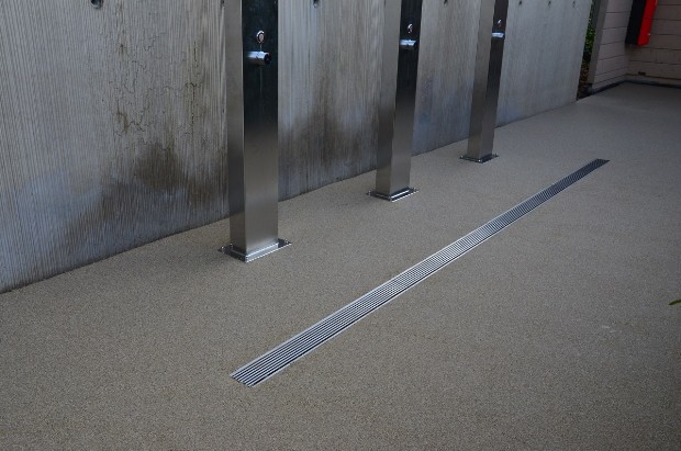 Detail farbiger Asphalt anarbeiten 