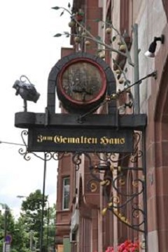 Eingangsschild Gemaltes Haus