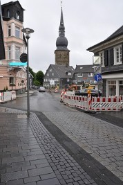 Sanierungsfall Strasse mit Verbundsteinen Verbundsteine defekt